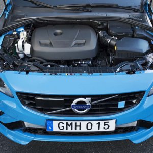 2017-volvo-s60-polestar_100596623_h.jpg